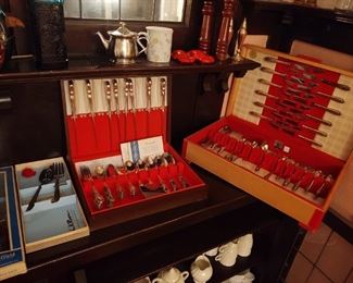 Nice sets of silver plate dining service, other nice silver plate serving pieces