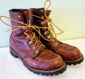 Men’s Red Wing Boots. Nice heavy duty boots! Men’s size 10.