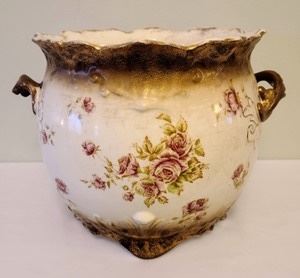 Vintage Warwick China Planter. Some light wear, but in otherwise great condition. Measures 9” high and 10” in diameter.