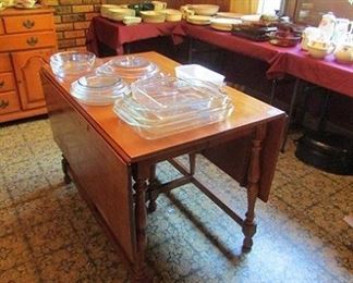 Beautiful vintage folding Maple Kitchen Table with 2 leaf's/extensions