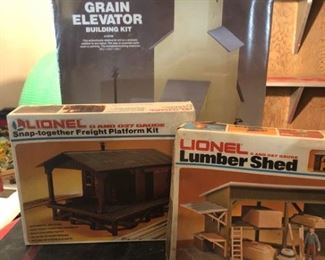 Vintage Lionel Lumber Shed, Grain Elevator, Freight Platform NIB