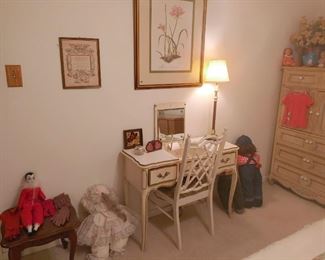 Sweet vanity, top closes to use as a desk.