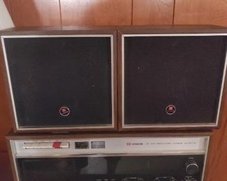 Hitachi stereo with speakers