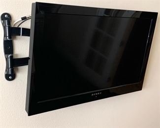 32" Dynex TV w/Remote