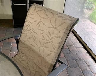 48" Round Outdoor Table w/4 Chairs