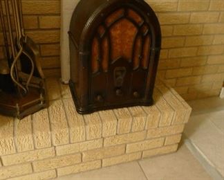 30's cathedral radio