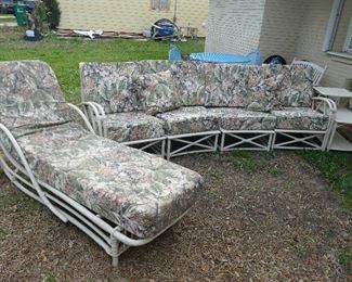 Nice sectional set with lounger