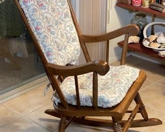 Vintage Rocking Chair 41x25x30in HxWxD