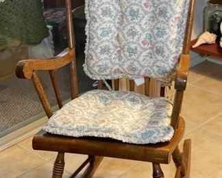 Vintage Rocking Chair 41x25x30in HxWxD