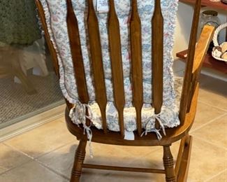 Vintage Rocking Chair 41x25x30in HxWxD