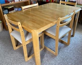 Douglas Furniture Natural Maple Dining Table with/ 4 Chairs 30x36x54in HxWxD