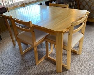 Douglas Furniture Natural Maple Dining Table with/ 4 Chairs 30x36x54in HxWxD