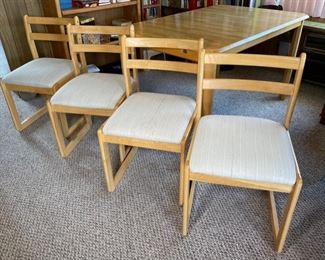 Douglas Furniture Natural Maple Dining Table with/ 4 Chairs 30x36x54in HxWxD