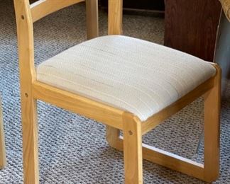 Douglas Furniture Natural Maple Dining Table with/ 4 Chairs 30x36x54in HxWxD