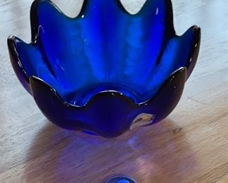 Blenko Glass Blue Lotus Bowl 3in H x 5.25in Diameter