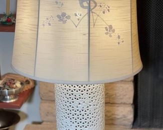 Seyei China Lamp Single 27in H x 16in Diameter