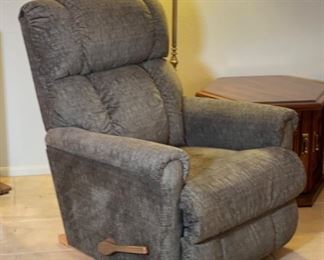 La-Z-Boy Green/Grey Fabric Recliner 40x33x34in HxWxD