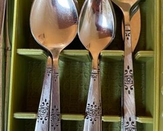 Oneida Profile Vintage Flatware 12 place settings