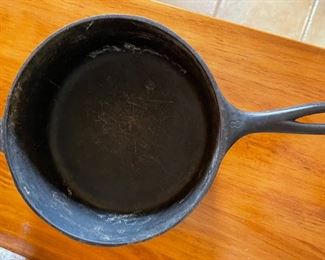 Wagner Ware Sidney Cast Iron Skillet #8 3in H x 10.25in Dia