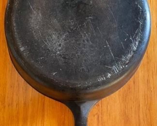 Wagner Ware Sidney Cast Iron Skillet #8 3in H x 10.25in Dia