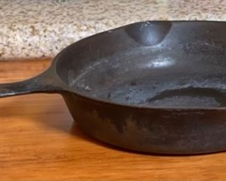 Wagner Ware Sidney Cast Iron #6 Skillet 2in H x 9.75in Dia