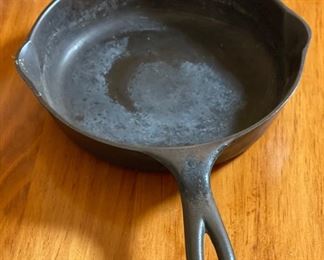 Wagner Ware Sidney Cast Iron #6 Skillet 2in H x 9.75in Dia