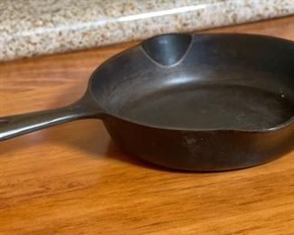 Griswold Cast Iron #4 Skillet 702A 1.75x 7.75in Dia