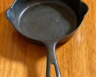 Griswold Cast Iron #4 Skillet 702A 1.75x 7.75in Dia