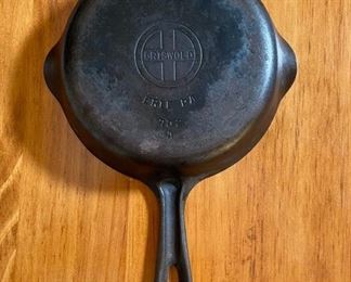 Griswold Cast Iron #4 Skillet 702A 1.75x 7.75in Dia