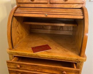 Stanley Furniture Roll Top Dresser Jewelry Cabinet 55x22.25x19in