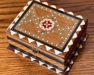 Wood Inlay Trinket Box 2.5x5.25x4.25in HxWxD