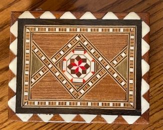 Wood Inlay Trinket Box 2.5x5.25x4.25in HxWxD