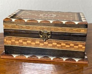 Wood Inlay Trinket Box 2.5x5.25x4.25in HxWxD