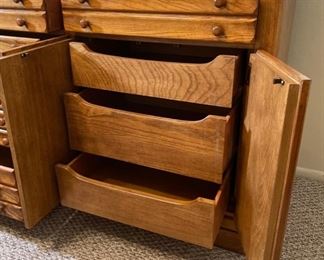 Stanley Furniture 8-Drawer Dresser 34x60x19.5in HxWxD