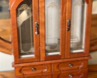 Small Jewelry Chest 18x12.5x6.5in HxWxD