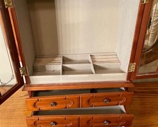 Small Jewelry Chest 18x12.5x6.5in HxWxD