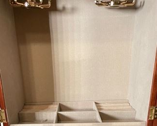 Small Jewelry Chest 18x12.5x6.5in HxWxD