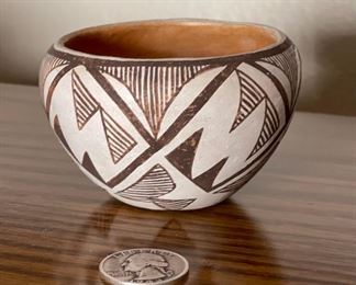 Acoma NM Pottery Pot Native American 2in H x 3.25in Diameter