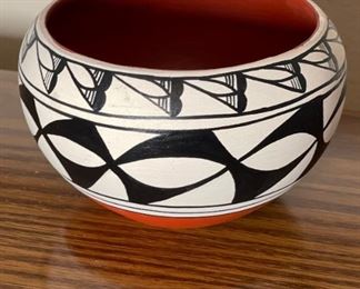 Jose R. Loretto Jemez Pueblo New Mexico Pot Native American Pottery 3in H x 5in Diameter