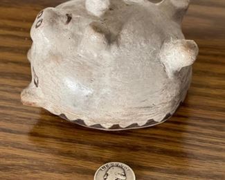 Native American Pig Pottery pot 3.25x3.5x4.5in