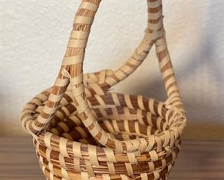 Papago Handled Basket Native American Tohono O'odham 7x6x5in HxWxD