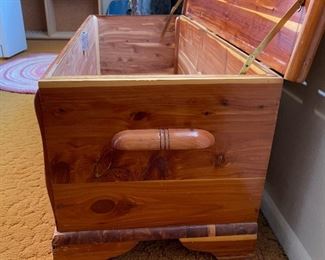 Solid Wood Cedar Lined Chest Blanket Trunk 17x40x17in HxWxD