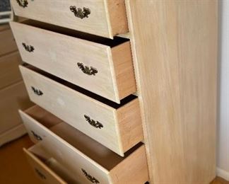 Wills Furniture 5-Drawer Dresser 42x28x18in HxWxD