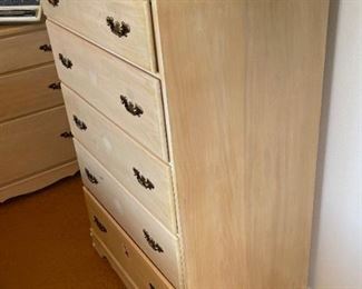 Wills Furniture 5-Drawer Dresser 42x28x18in HxWxD