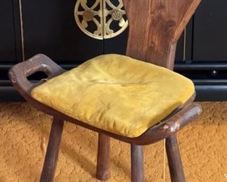 #2 Birthing Chair Yellow Cushion 29x19x12in HxWxD