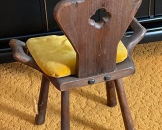 #2 Birthing Chair Yellow Cushion 29x19x12in HxWxD