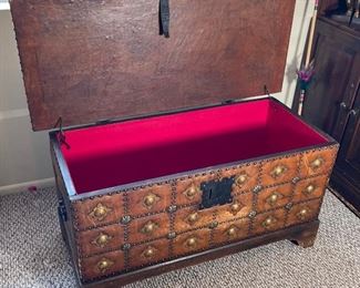 Double Headed Eagle Leather Nailhead Chest Trunk 19x40x17in HxWxD