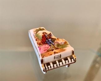 $40 - Tiny Limoges piano figurine - @1"L
