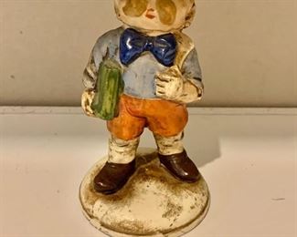 $20 - Vintage figurine 4.5"H x 2.75"D