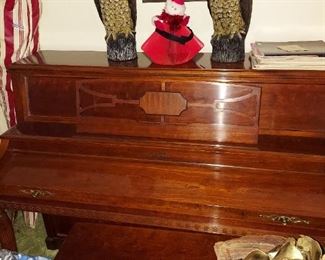 Upright piano